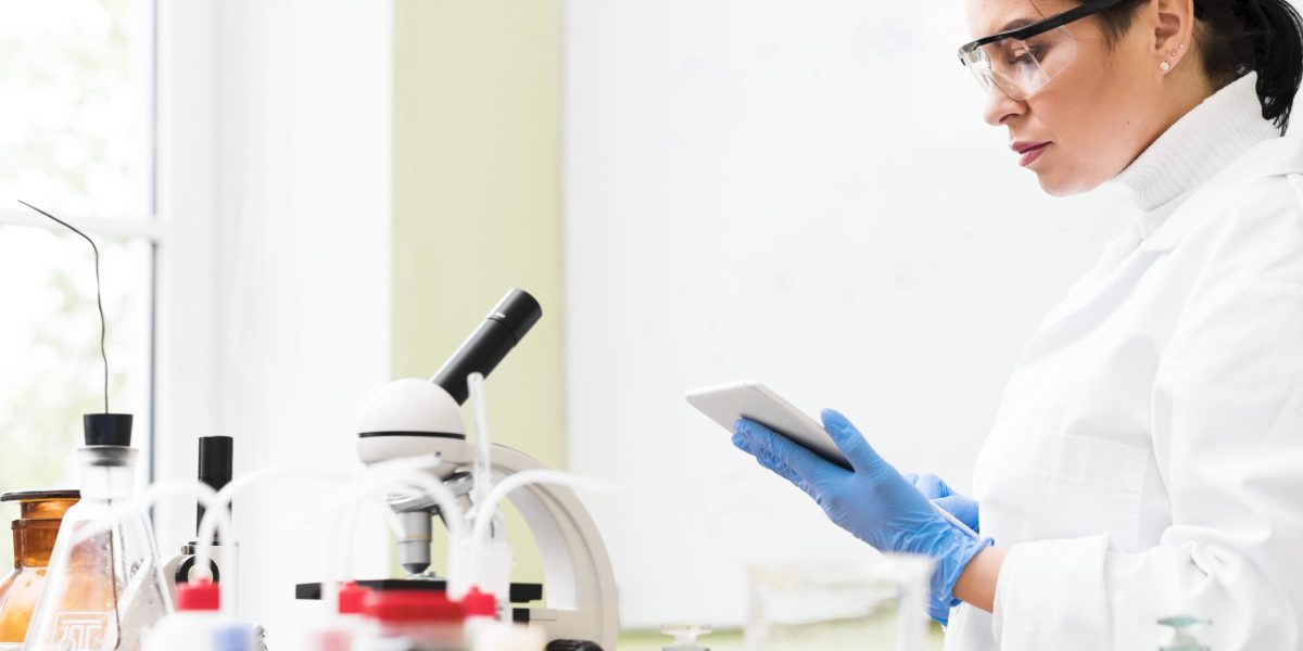 scientist-woman-laboratory